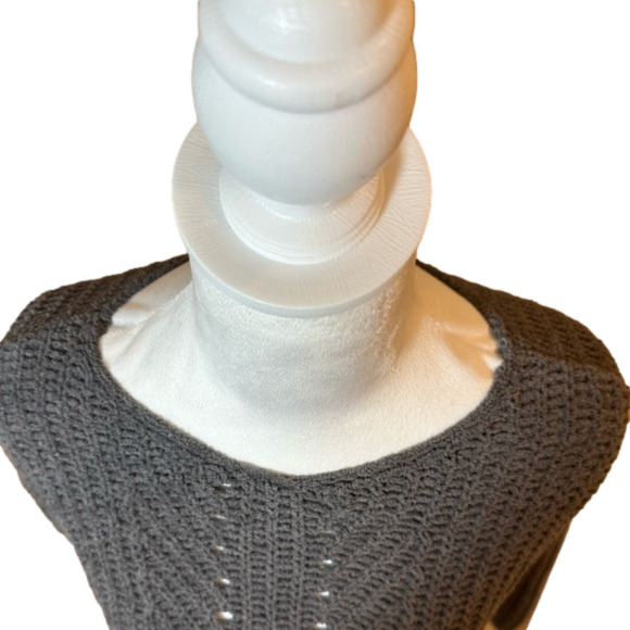 Cropped Long Sleeve with Cut Outs Sweater Women’s size Medium - Picture 7 of 12